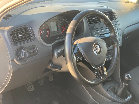 2017 Volkswagen Polo V Рестайлинг, белый, 1100000 рублей - вид 8
