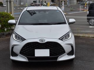 2022 Toyota Yaris IV, белый, 1116000 рублей, вид 3