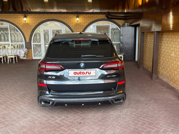 2020 BMW X5 40i IV (G05/G18), чёрный, 7000000 рублей - вид 1