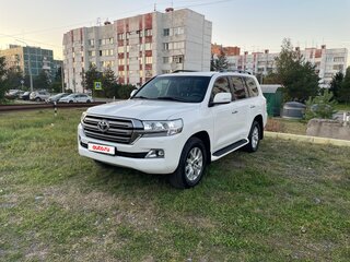 2016 Toyota Land Cruiser 200 Series Рестайлинг 2, белый, 6000000 рублей, вид 3