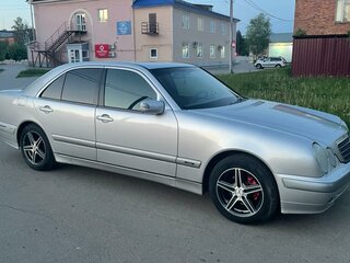 1999 Mercedes-Benz E-Класс 200 II (W210, S210) Рестайлинг, серебристый, 590000 рублей, вид 2
