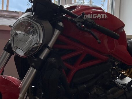 2015 Ducati Monster 821, красный, 1050000 рублей, вид 4