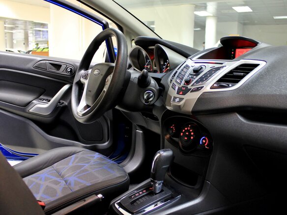 2013 Ford Fiesta Mk6 Рестайлинг, синий - вид 6