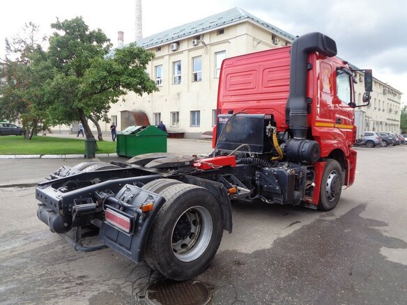 2017 КамАЗ 5490, красный - вид 3