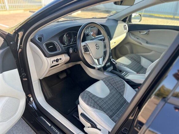 2019 Volvo V40 II Рестайлинг, чёрный, 2177760 рублей - вид 11