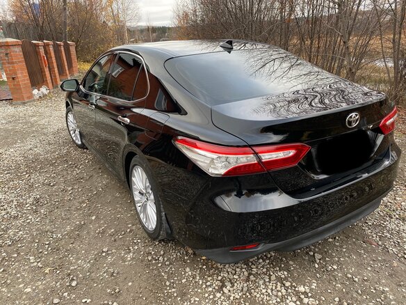 2018 Toyota Camry VIII (XV70), чёрный, 3250000 рублей - вид 2