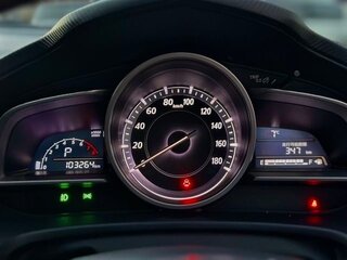 2014 Mazda Axela III, красный, 1150000 рублей, вид 3