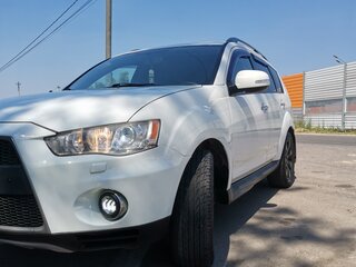 2011 Mitsubishi Outlander II Рестайлинг, белый, 1050000 рублей, вид 1