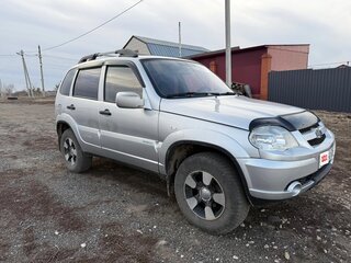 2011 Chevrolet Niva I Рестайлинг, серебристый, 430000 рублей, вид 3