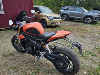 2023 Triumph Speed Triple, оранжевый, 1600000 рублей, вид 4