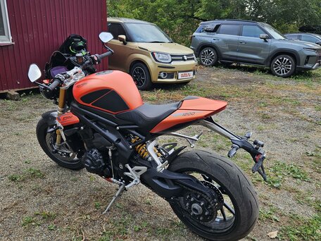 2023 Triumph Speed Triple, оранжевый, 1600000 рублей, вид 4