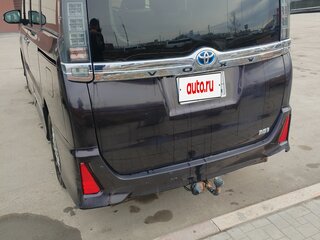 2016 Toyota Voxy III (R80), пурпурный, 1880000 рублей, вид 4