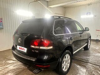 2008 Volkswagen Touareg I Рестайлинг, чёрный, 900000 рублей, вид 2