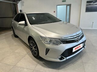 2018 Toyota Camry VII (XV50) Рестайлинг 2, серебристый, 2700000 рублей, вид 4