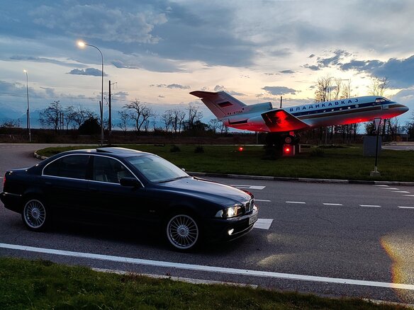 2001 BMW 5 серии 530i IV (E39) Рестайлинг, синий, 1400000 рублей - вид 4