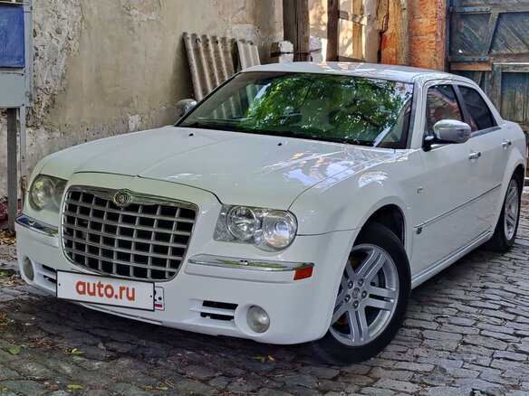 2004 Chrysler 300C I, белый, 850000 рублей - вид 4