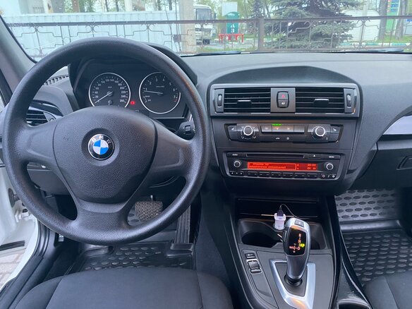 2012 BMW 1 серии 116i II (F20/F21), белый, 1500000 рублей - вид 12