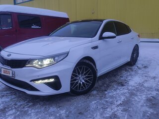 2019 Kia Optima IV Рестайлинг, белый, 2700000 рублей, вид 1