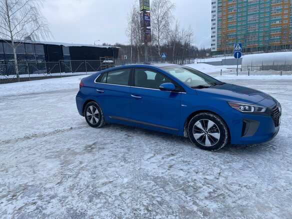 2018 Hyundai IONIQ Plug-in, синий, 1850000 рублей - вид 16