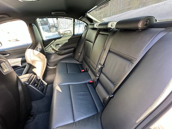 2010 BMW 3 серии 330i V (E90/E91/E92/E93) Рестайлинг, белый, 3000000 рублей - вид 12