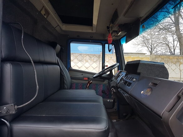 1994 Mercedes-Benz 814, синий, 1050000 рублей - вид 12