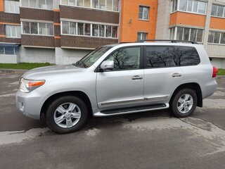 2013 Toyota Land Cruiser 200 Series Рестайлинг 1, серебристый, 4050000 рублей, вид 5