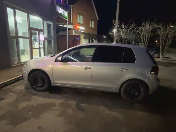 2010 Volkswagen Golf VI, серебристый, 1300000 рублей - вид 3