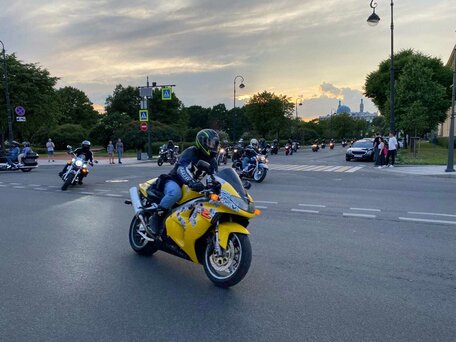 1998 Suzuki TL 1000, жёлтый, 350000 рублей, вид 2