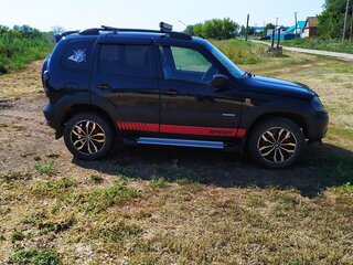 2017 Chevrolet Niva I Рестайлинг, чёрный, 760000 рублей, вид 3