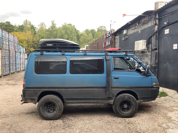 1989 Mitsubishi Delica III, синий, 600000 рублей