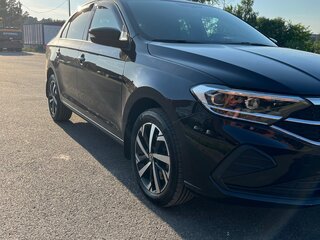 2021 Volkswagen Polo VI, чёрный, 1700000 рублей, вид 2