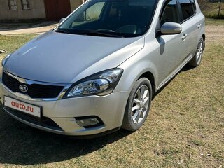 2011 Kia Ceed I Рестайлинг, серебристый, 925000 рублей, вид 2