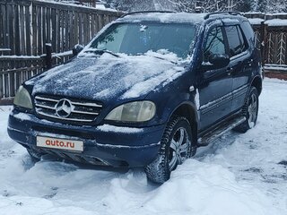 1998 Mercedes-Benz M-Класс 320 I (W163), синий, 560000 рублей, вид 1