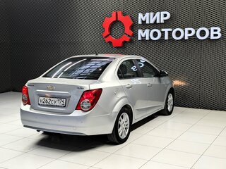 2014 Chevrolet Aveo II, серебристый, 599000 рублей, вид 4