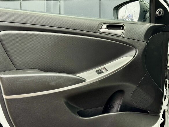 2016 Hyundai Solaris I Рестайлинг, белый, 799000 рублей - вид 10