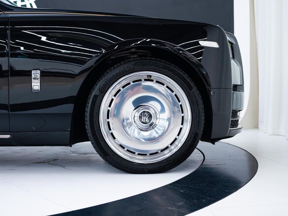2023 Rolls-Royce Phantom Extended VIII Рестайлинг (Series II), чёрный, 48000000 рублей - вид 14