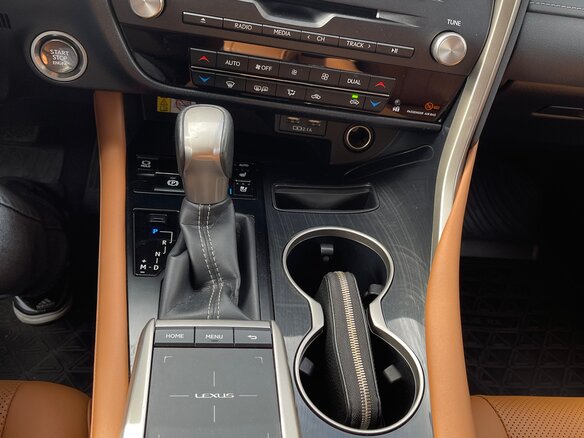 2019 Lexus RX 300 IV Рестайлинг, коричневый, 4700000 рублей - вид 12