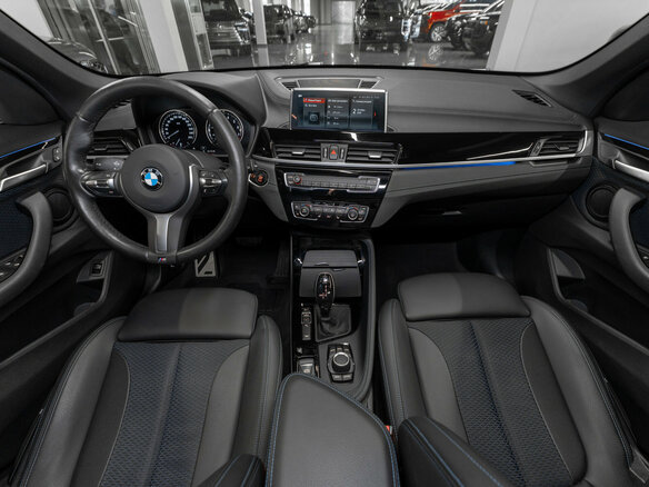 2020 BMW X1 20i xDrive II (F48) Рестайлинг, чёрный, 3770000 рублей - вид 12