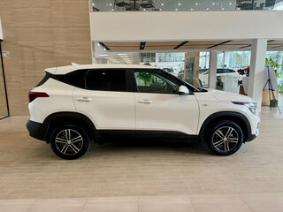 2021 Kia Seltos I, белый, 2279990 рублей, вид 4