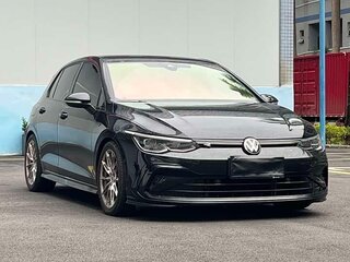 2023 Volkswagen Golf VIII, чёрный, 1635000 рублей, вид 3