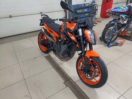 2022 KTM 890 Duke GP, оранжевый, 1050000 рублей, вид 3