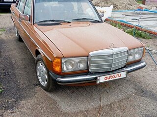 1982 Mercedes-Benz W123 200 4-speed, коричневый, 650000 рублей, вид 3