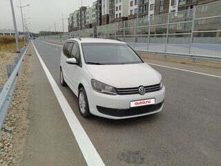 2014 Volkswagen Touran I Рестайлинг 2, белый, 690000 рублей, вид 1