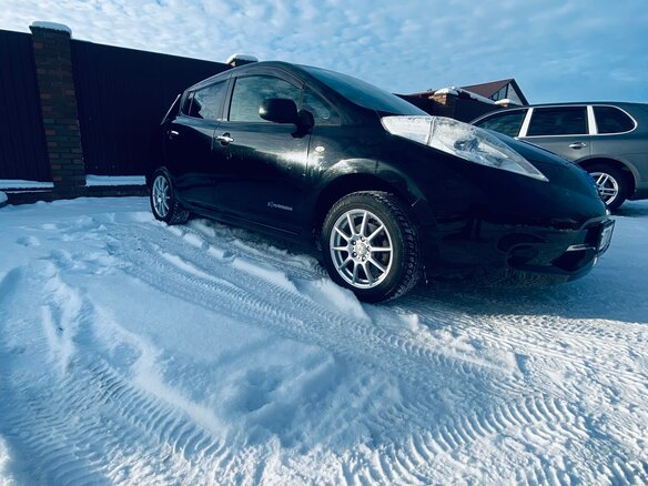 2013 Nissan Leaf (EM57) I (ZE0/AZE0), чёрный, 1500000 рублей - вид 6