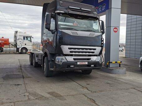 2012 Sinotruk Howo 6X4, чёрный, 3000000 рублей, вид 1