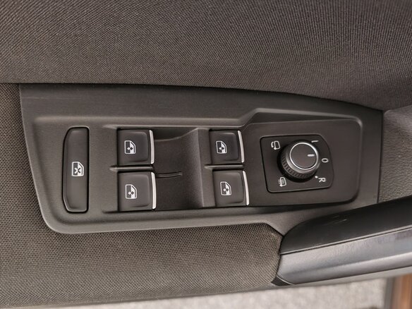 2018 Volkswagen Tiguan II, коричневый, 1690000 рублей - вид 16