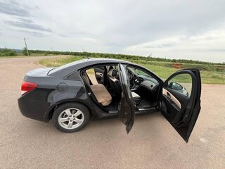 2012 Chevrolet Cruze I Рестайлинг, чёрный, 750000 рублей, вид 4