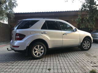 2010 Mercedes-Benz M-Класс 350 II (W164) Рестайлинг, серебристый, 1500000 рублей, вид 3