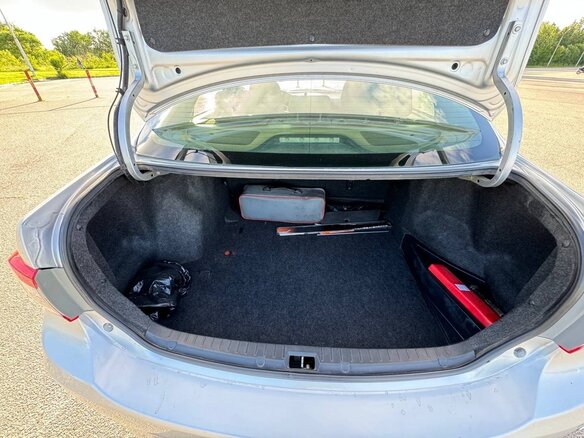 2012 Toyota Corolla X (E140, E150) Рестайлинг, серебристый, 1050000 рублей - вид 16
