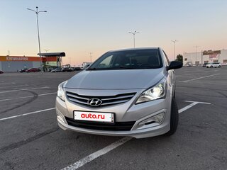 2014 Hyundai Solaris I Рестайлинг, серебристый, 900000 рублей, вид 4